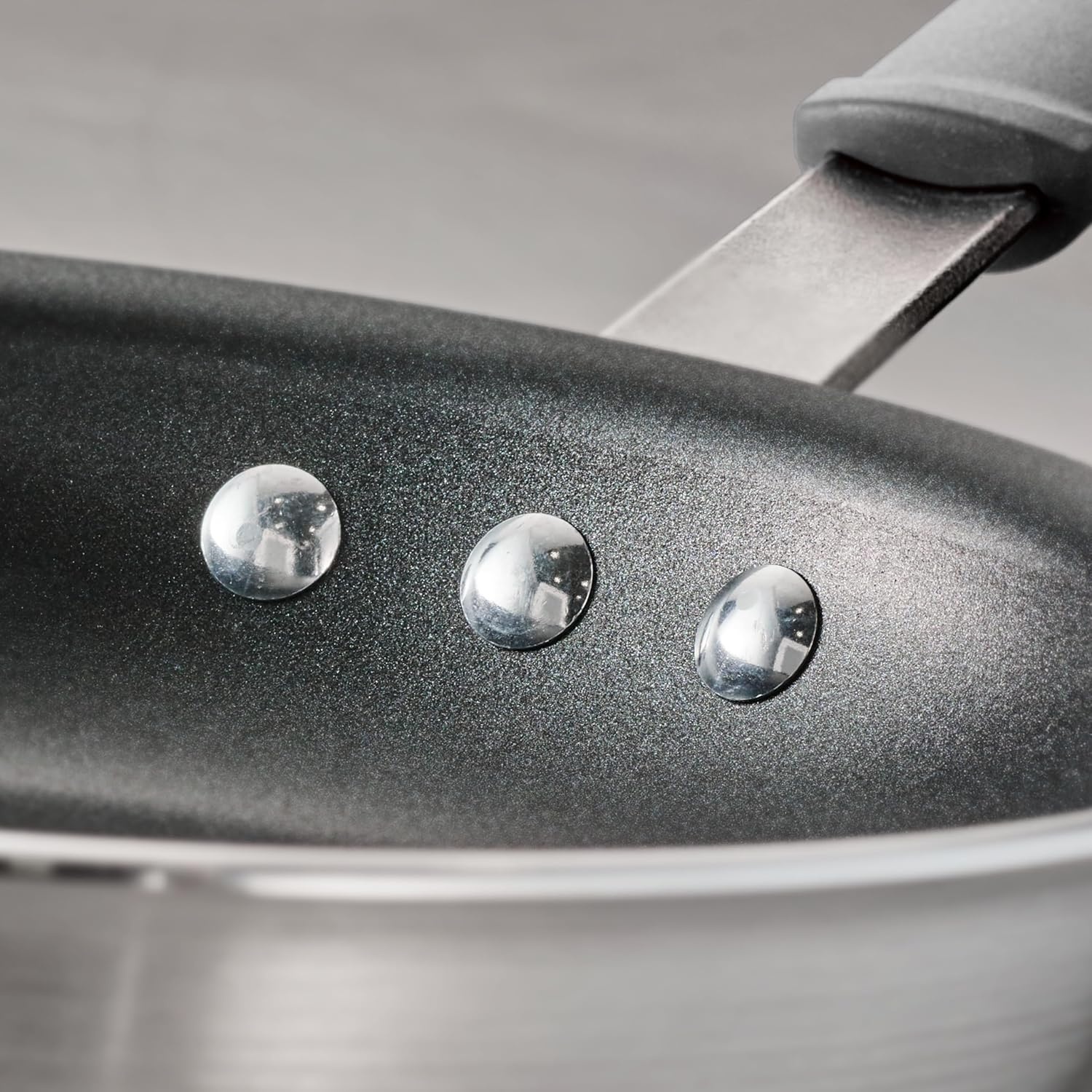 image:imageTramontina Professional 12Inch Non Stick Large Frying Pan HeavyGauge Aluminum Skillet with Reinforced Nonstick Coating Red Handle Dishwasher and Oven SafeNonstick Gray handle